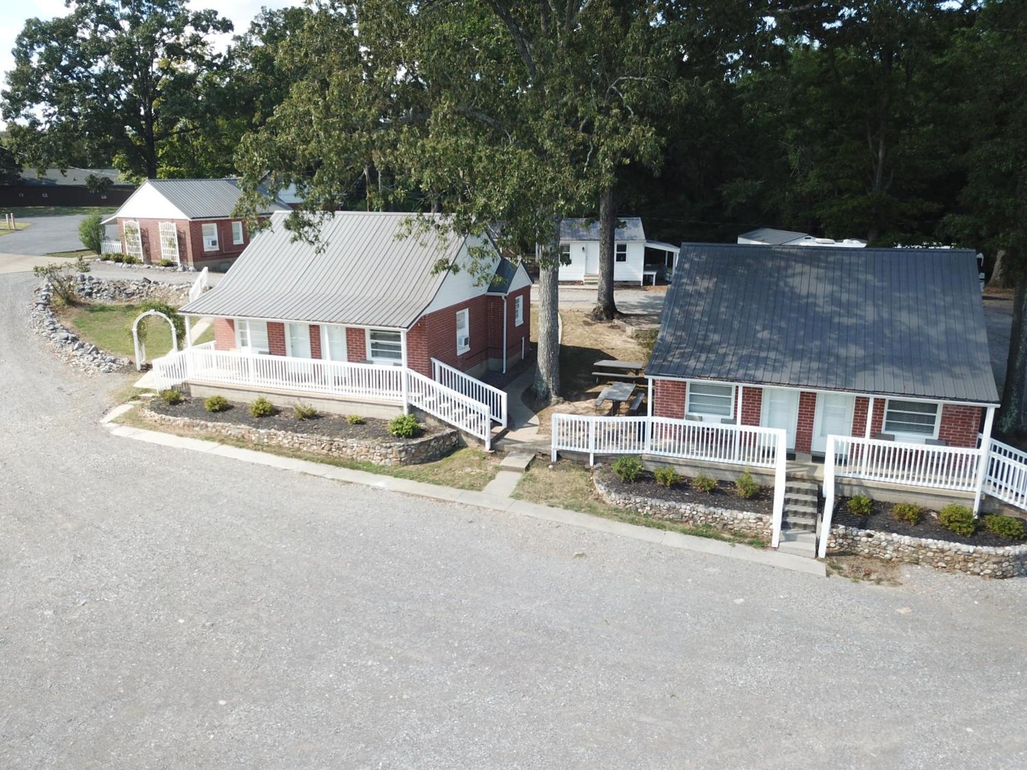 Early American Motel Aurora Eksteriør billede