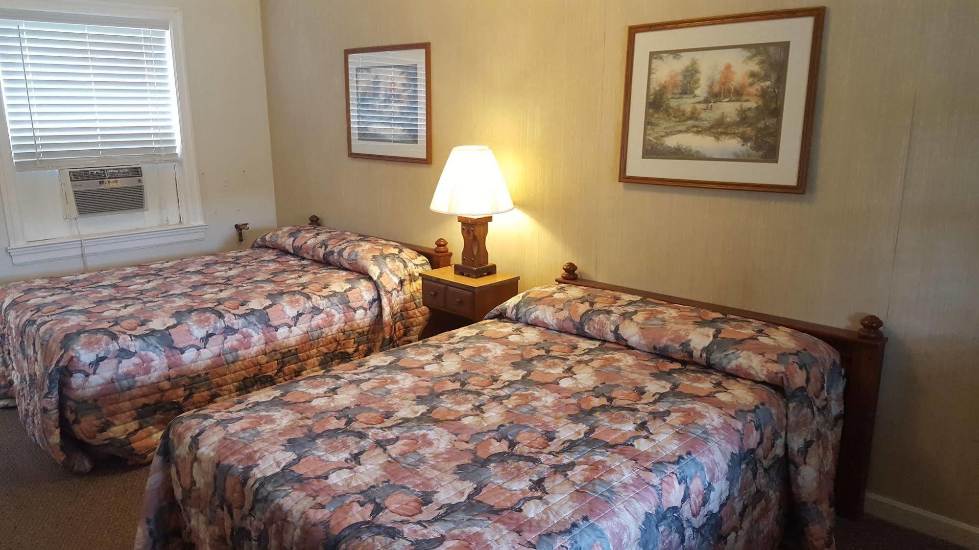 Early American Motel Aurora Eksteriør billede